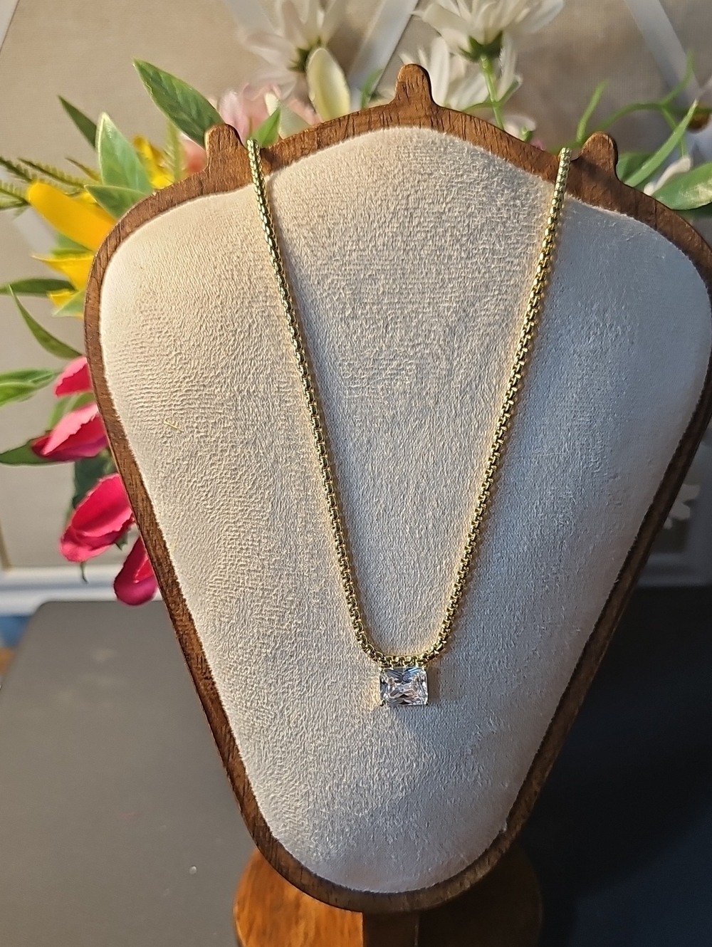 Sassified Boutique Nwt Gold Chain Necklace with Clear Gem Pendant